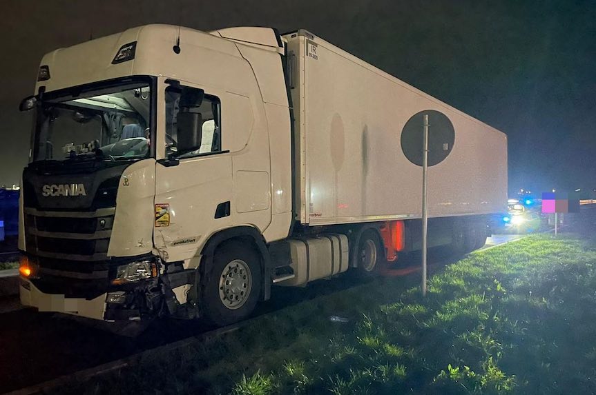 Dwie kolizje w Stobierniej. Sprawcą pijany kierowca ciężarówki