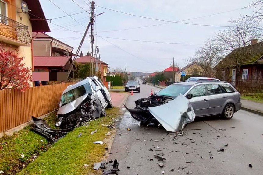 Wypadek w Nowym Kamieniu. 4 osoby w szpitalu