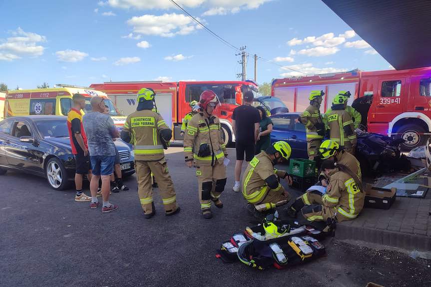 Wypadek w Stobiernej. Kierowca seata wjechał w sklep