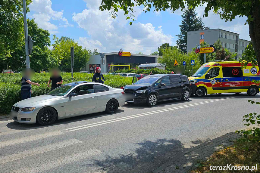 Zderzenie dwóch osobówek w Krośnie