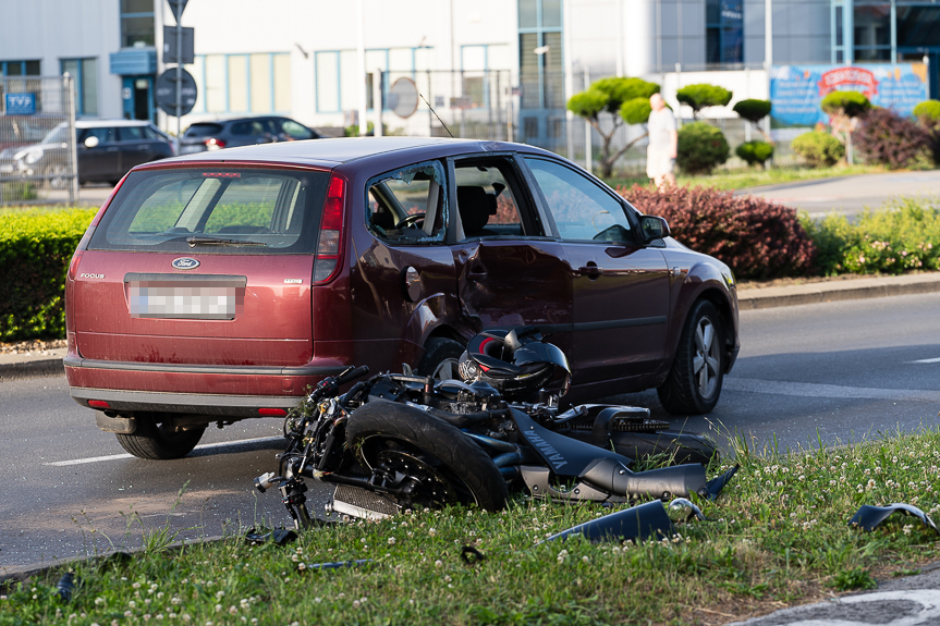 Zderzenie samochodu osobowego z motocyklem na Kopisto w Rzeszowie [ZDJĘCIA]