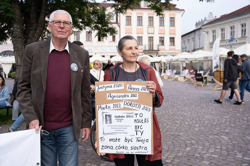 "Ani jednej więcej". Demonstracja na rynku w Rzeszowie