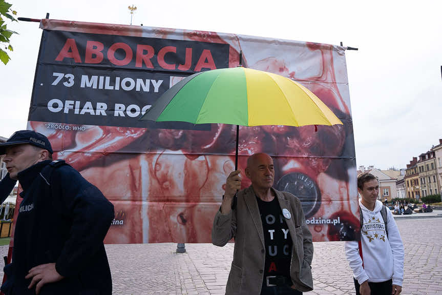 "Ani jednej więcej". Demonstracja na rynku w Rzeszowie