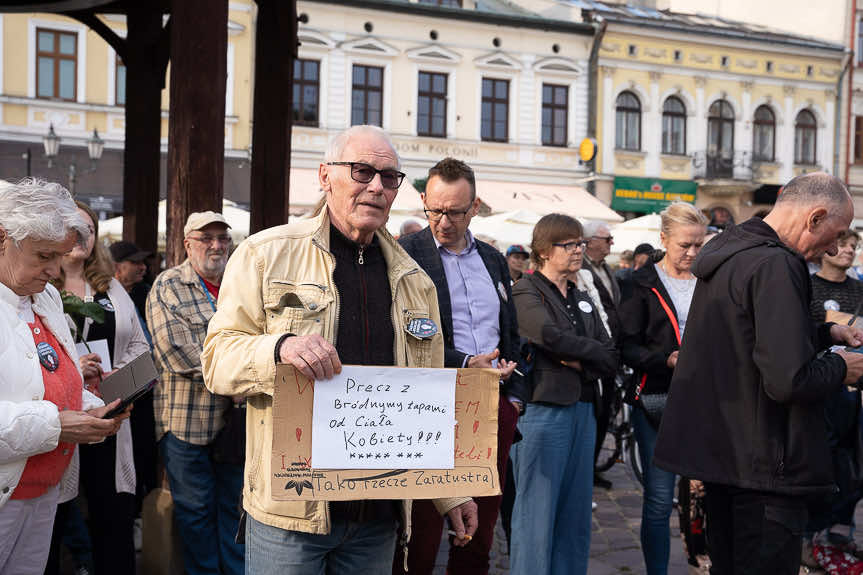 "Ani jednej więcej". Demonstracja na rynku w Rzeszowie