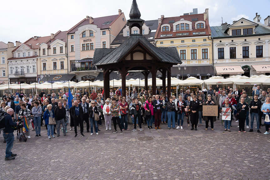 "Ani jednej więcej". Demonstracja na rynku w Rzeszowie