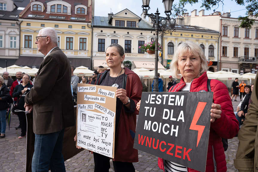 "Ani jednej więcej". Demonstracja na rynku w Rzeszowie