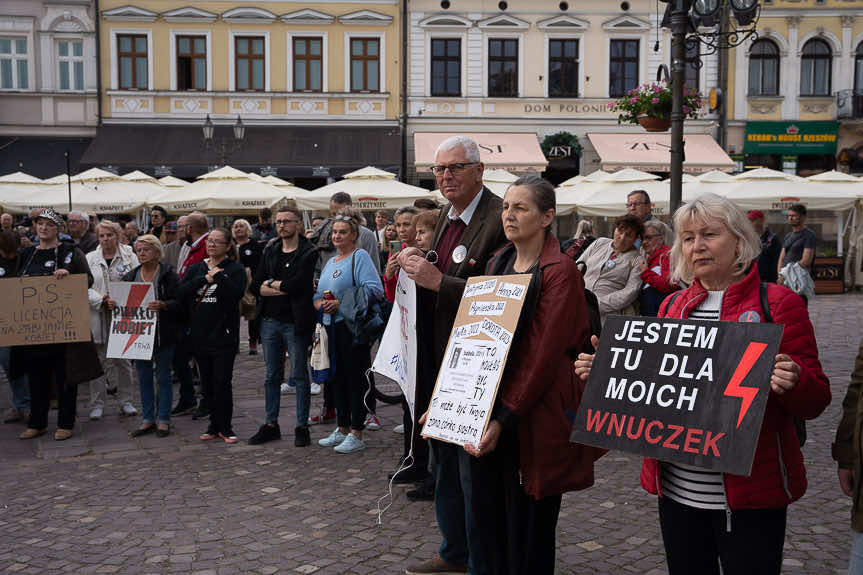 "Ani jednej więcej". Demonstracja na rynku w Rzeszowie