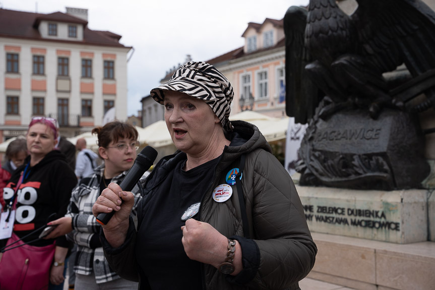 "Ani jednej więcej". Demonstracja na rynku w Rzeszowie