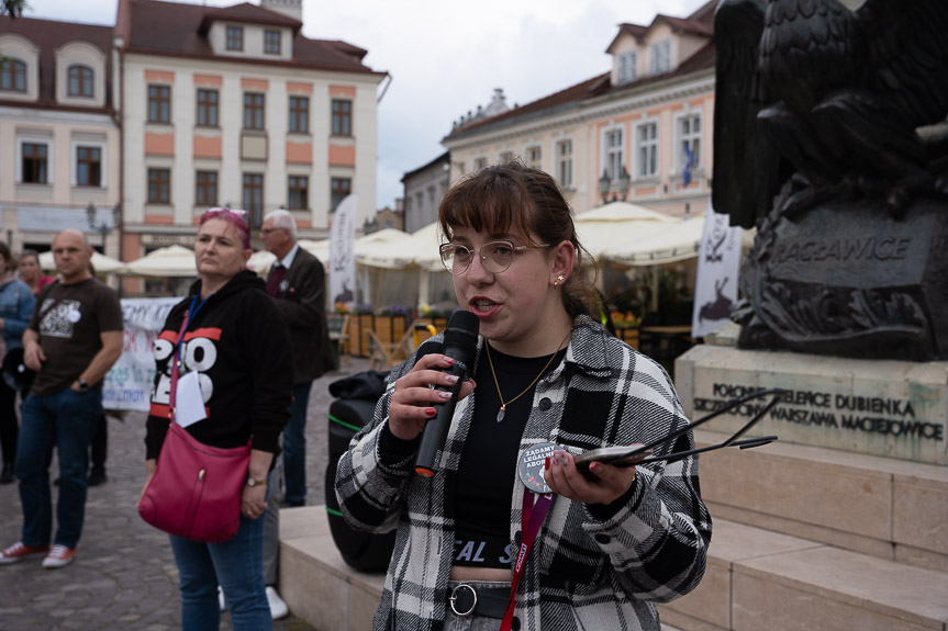 "Ani jednej więcej". Demonstracja na rynku w Rzeszowie