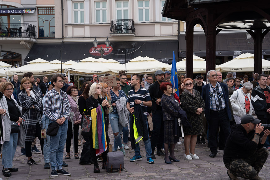 "Ani jednej więcej". Demonstracja na rynku w Rzeszowie