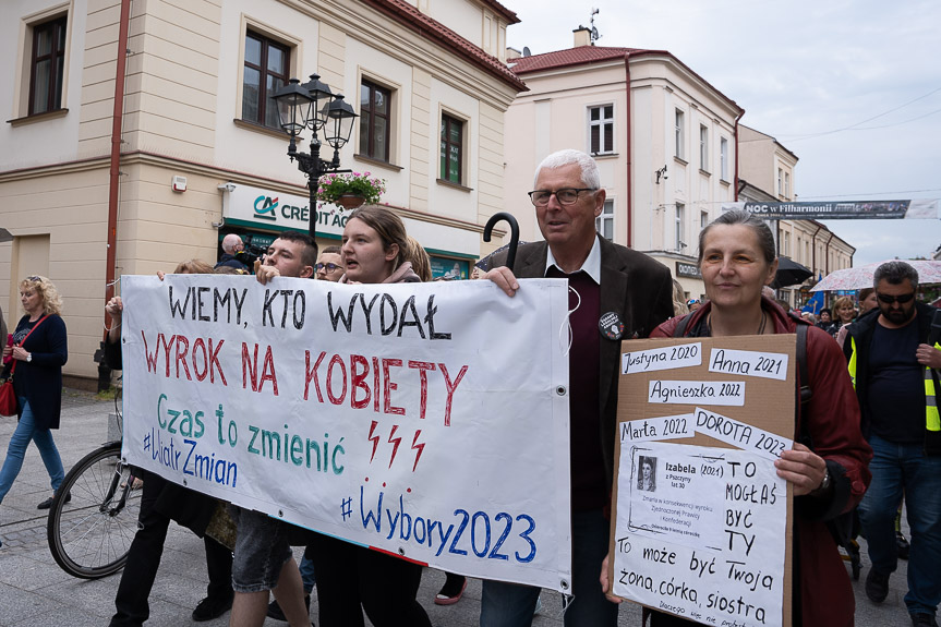 "Ani jednej więcej". Demonstracja na rynku w Rzeszowie