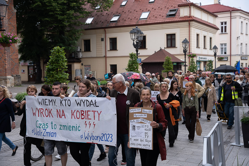 "Ani jednej więcej". Demonstracja na rynku w Rzeszowie