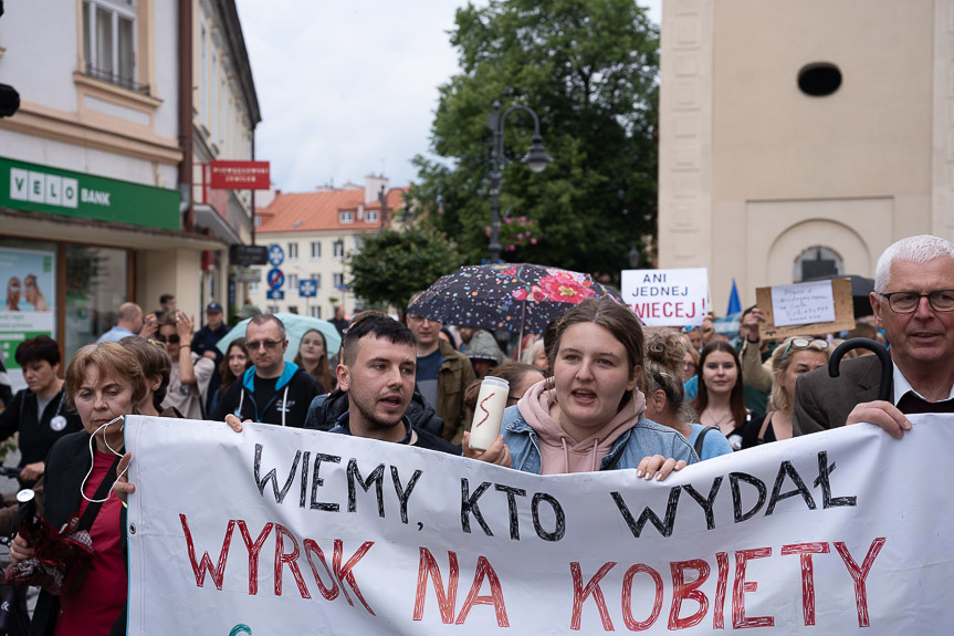 "Ani jednej więcej". Demonstracja na rynku w Rzeszowie