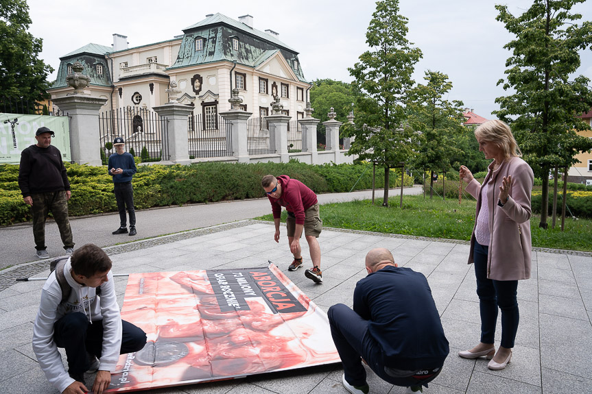 "Ani jednej więcej". Demonstracja na rynku w Rzeszowie