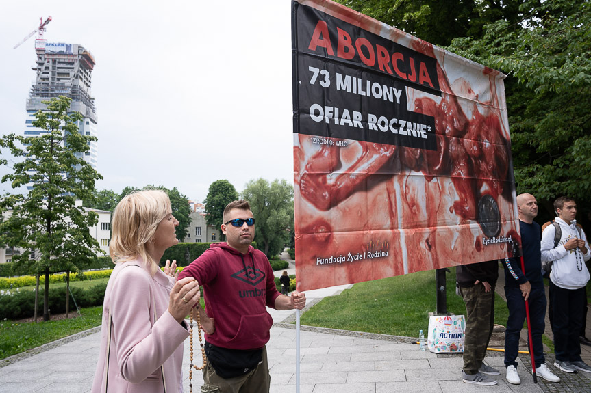 "Ani jednej więcej". Demonstracja na rynku w Rzeszowie