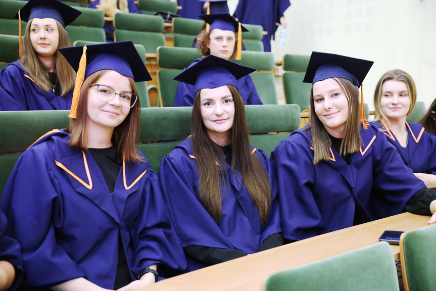 Graduacja absolwentów WSPiA