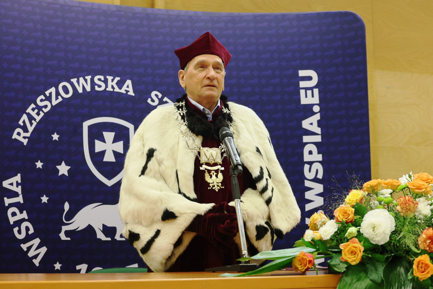 Graduacja absolwentów WSPiA