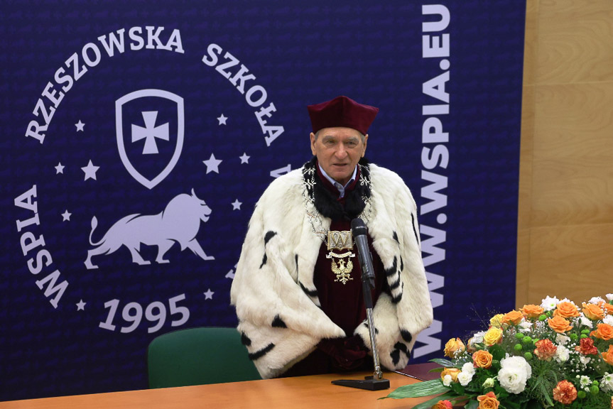 Graduacja absolwentów WSPiA