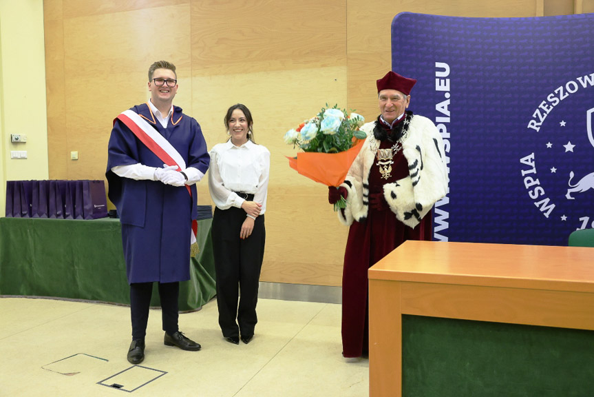 Graduacja absolwentów WSPiA