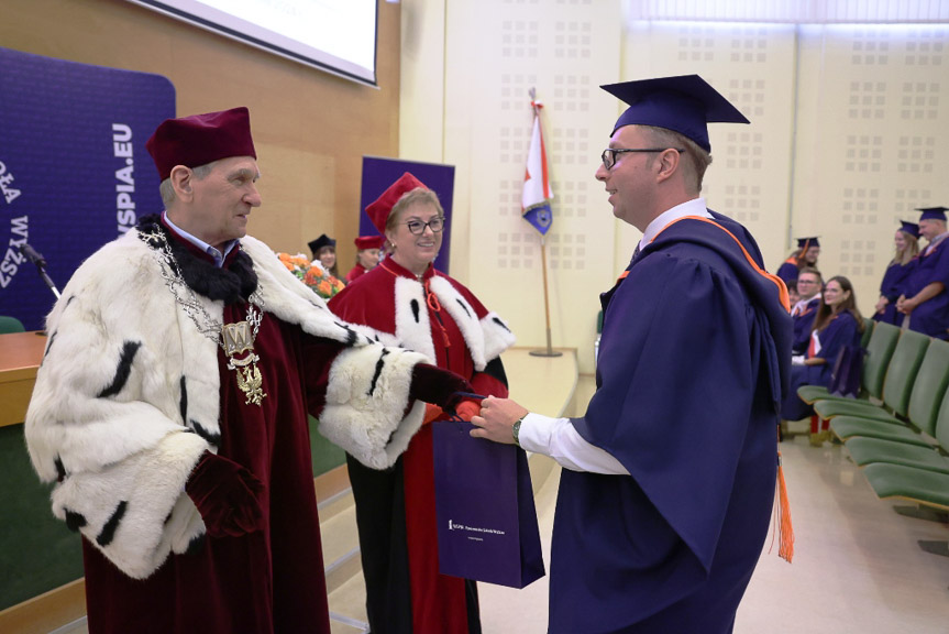 Graduacja absolwentów WSPiA