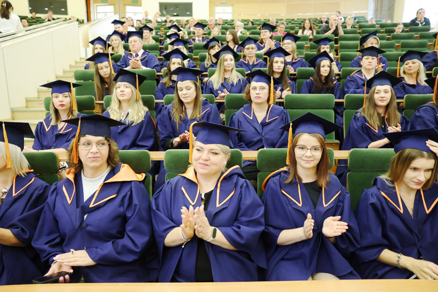 Graduacja absolwentów WSPiA