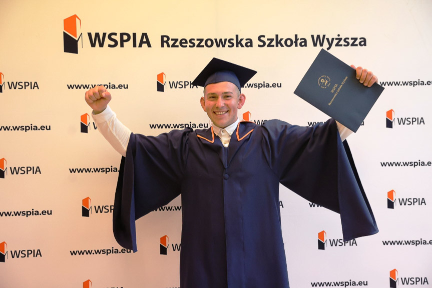 Graduacja absolwentów WSPiA