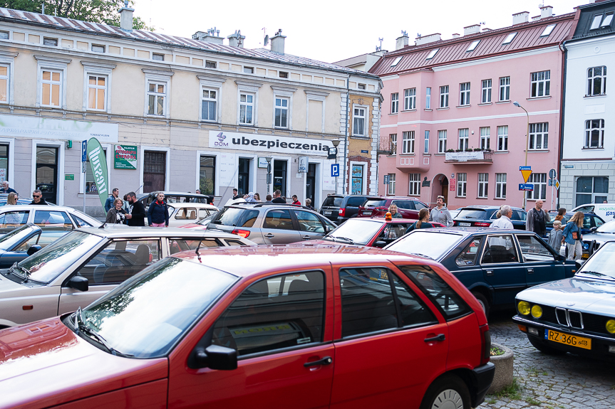 Noc Muzeów 2024 w Rzeszowie. Wystawa zabytkowych pojazdów