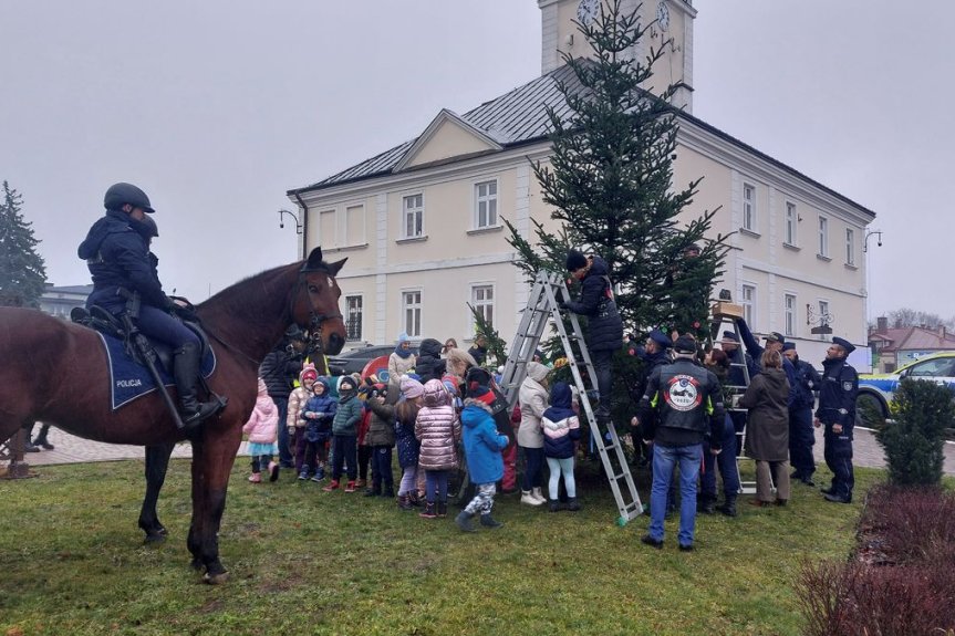 Odblaskowa choinka w Głogowie Małopolskim