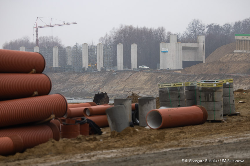 Pierwszy asfalt na Wisłokostradzie