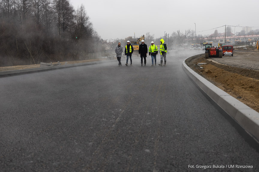 Pierwszy asfalt na Wisłokostradzie