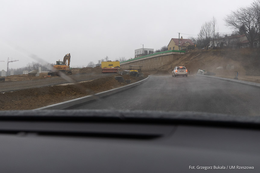 Pierwszy asfalt na Wisłokostradzie