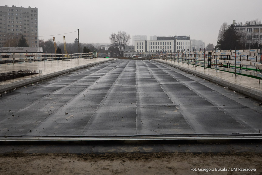 Pierwszy asfalt na Wisłokostradzie