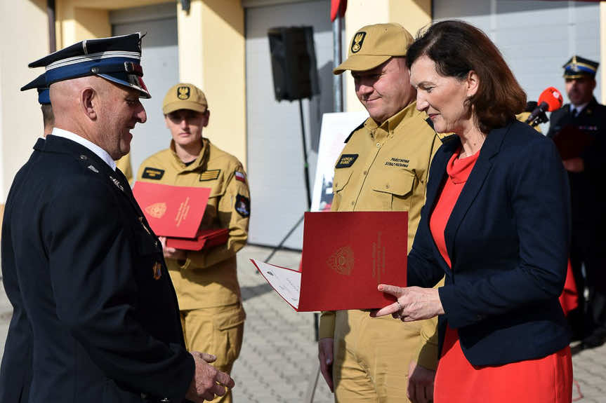 Przekazanie agregatów prądotwórczych dla jednostek OSP powiatu rzeszowskiego