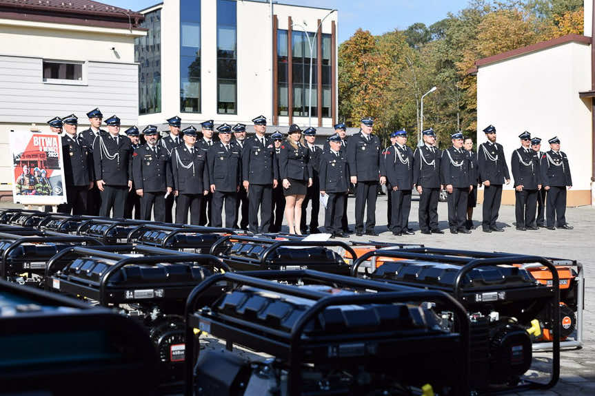 Przekazanie agregatów prądotwórczych dla jednostek OSP powiatu rzeszowskiego