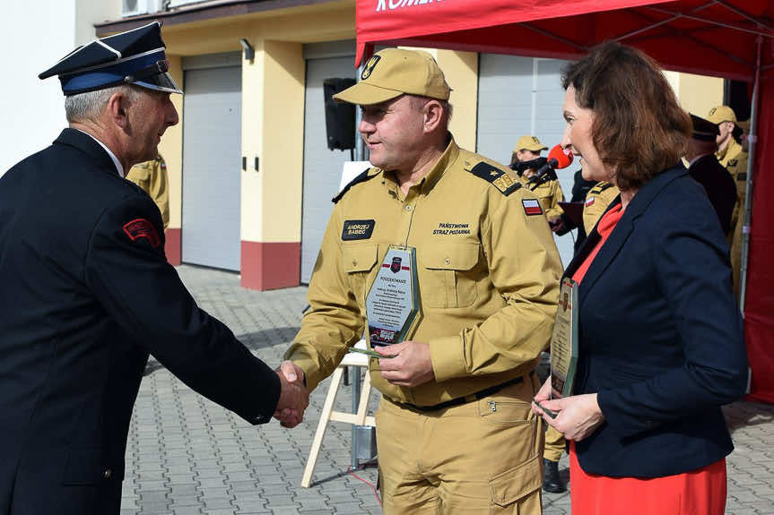 Przekazanie agregatów prądotwórczych dla jednostek OSP powiatu rzeszowskiego