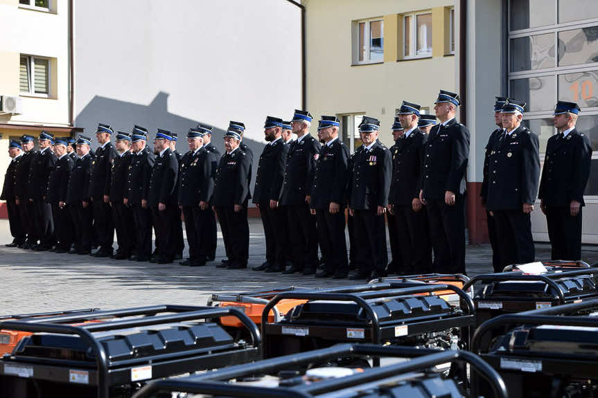 Przekazanie agregatów prądotwórczych dla jednostek OSP powiatu rzeszowskiego