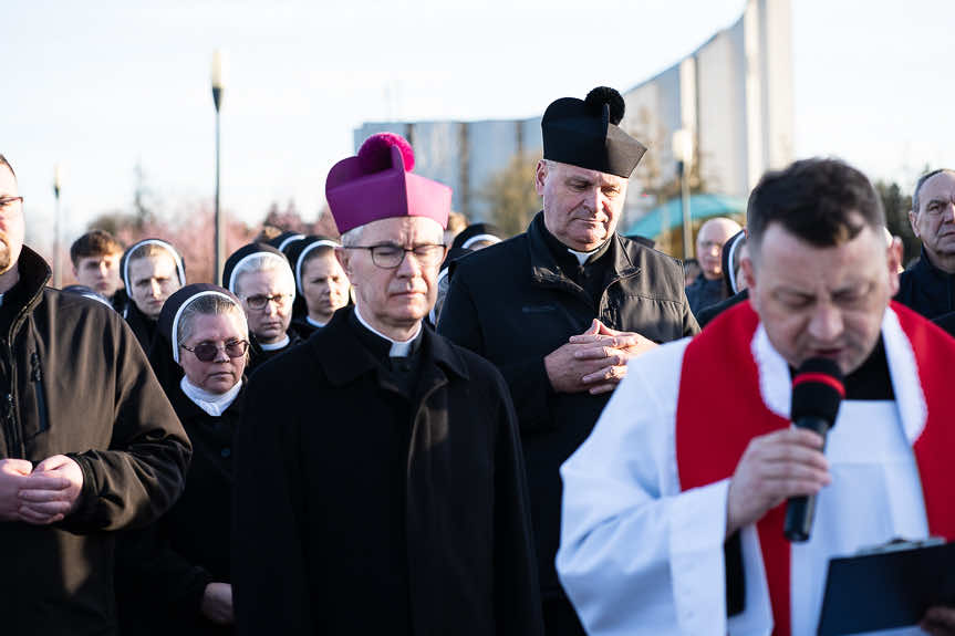 Rzeszów. Droga Krzyżowa w Parku Papieskim