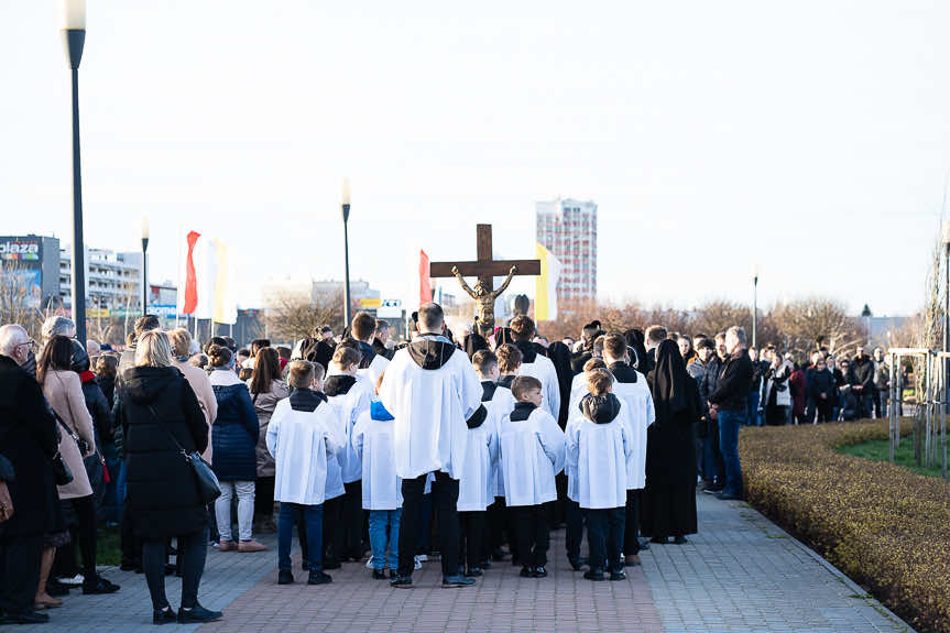 Rzeszów. Droga Krzyżowa w Parku Papieskim