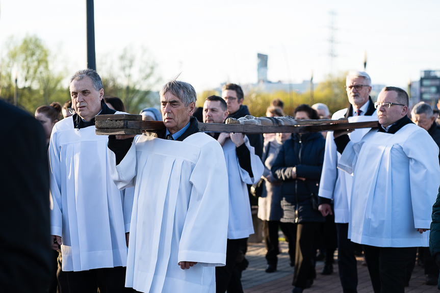 Rzeszów. Droga Krzyżowa w Parku Papieskim