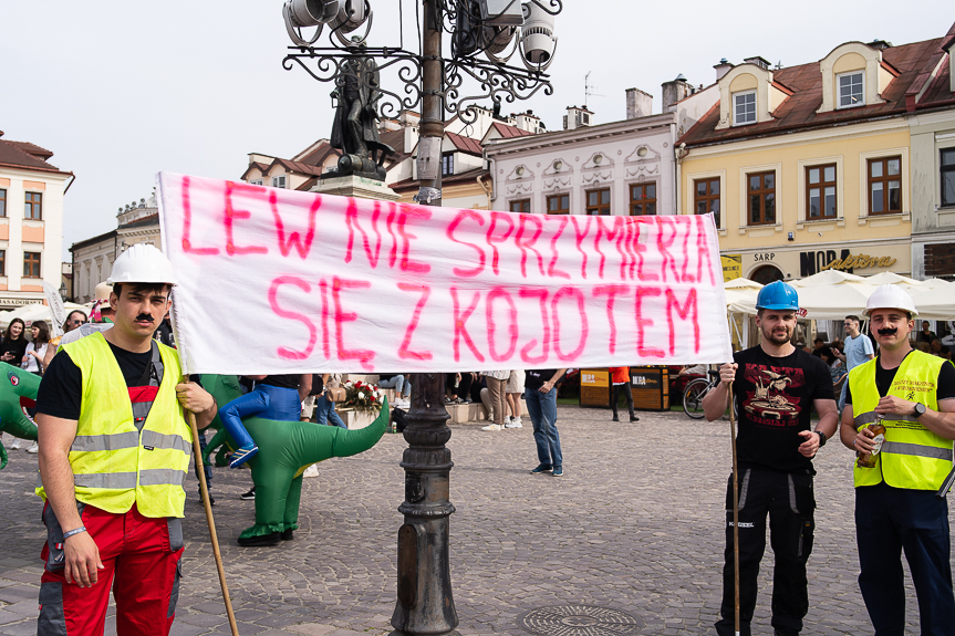 Rzeszowskie Juwenalia 2024. Barwny korowód przeszedł ulicami miasta