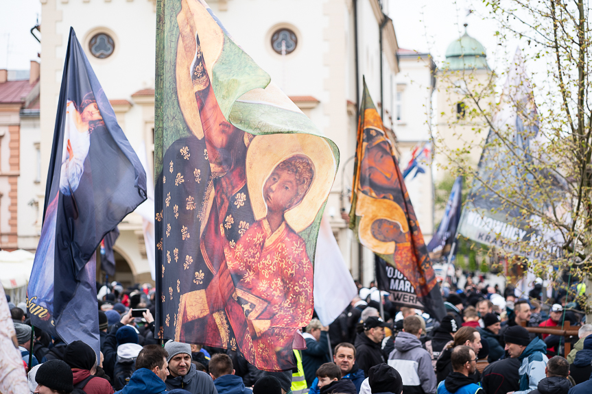 Ulicami Rzeszowa przeszli Wojownicy Maryi