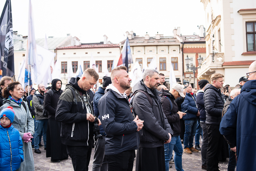 Ulicami Rzeszowa przeszli Wojownicy Maryi