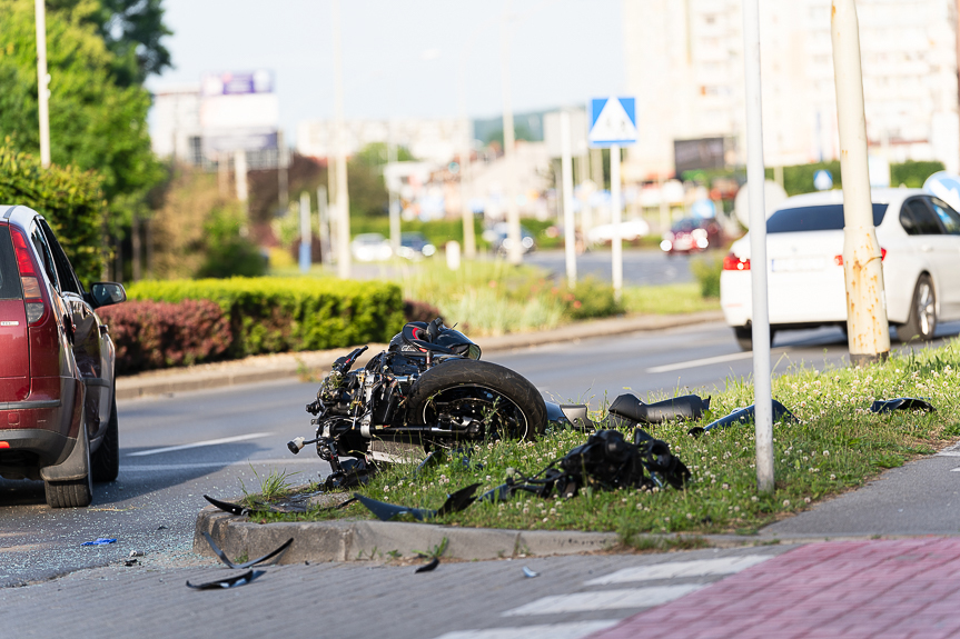 Zderzenie samochodu osobowego z motocyklem na Kopisto w Rzeszowie