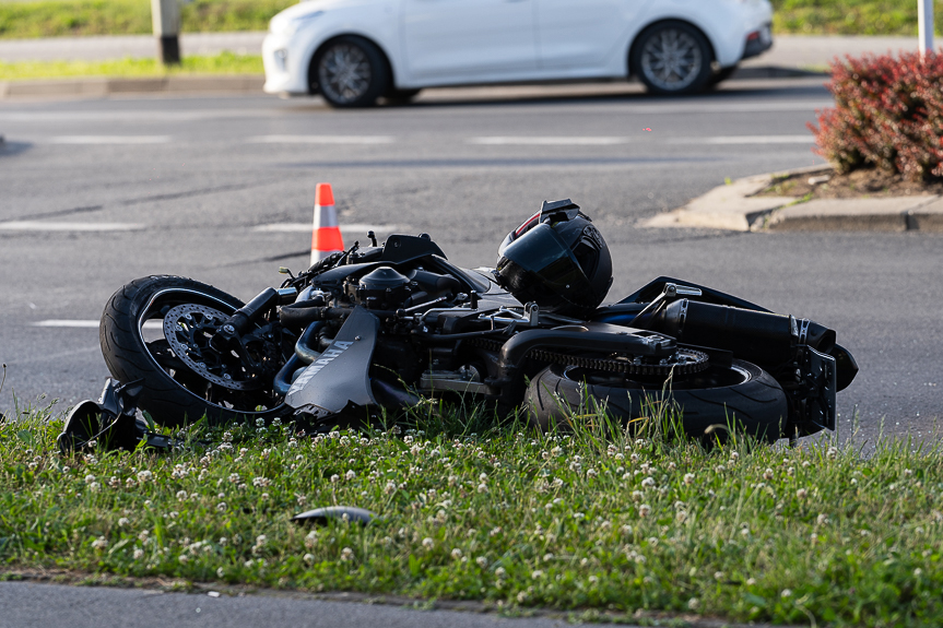 Zderzenie samochodu osobowego z motocyklem na Kopisto w Rzeszowie